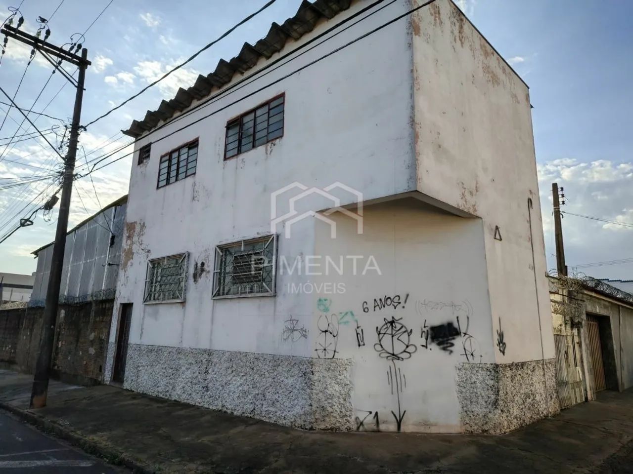 Sala Comercial Sobreloja para locação em Franca - SP