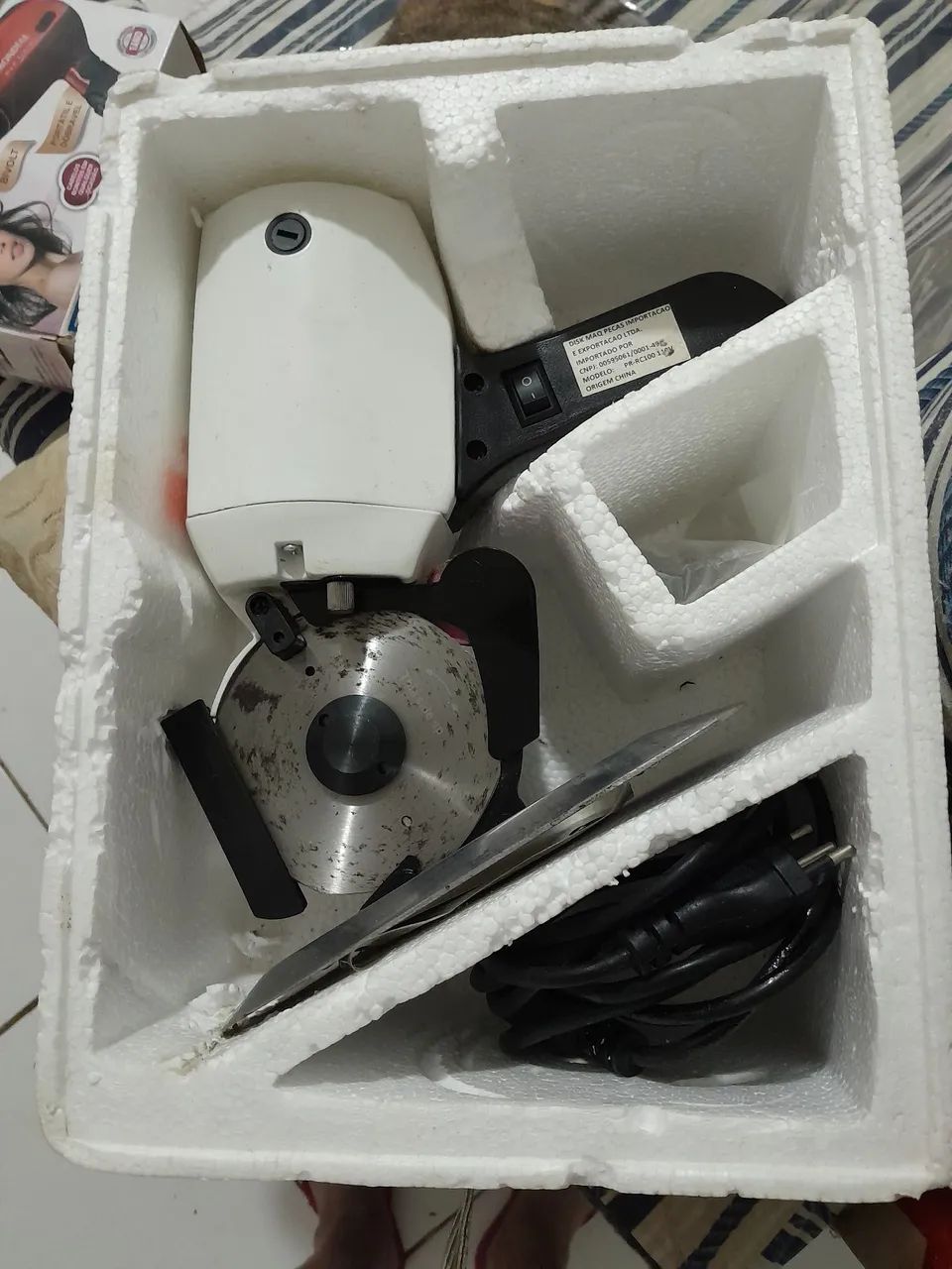Máquina de corte , para confecção 