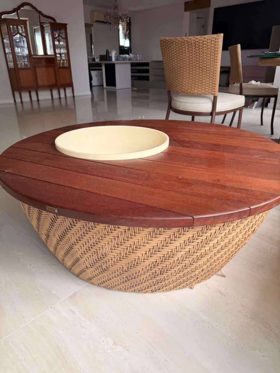 Mesa de Centro MAC com Champanheira ? Sofisticação para sua Varanda