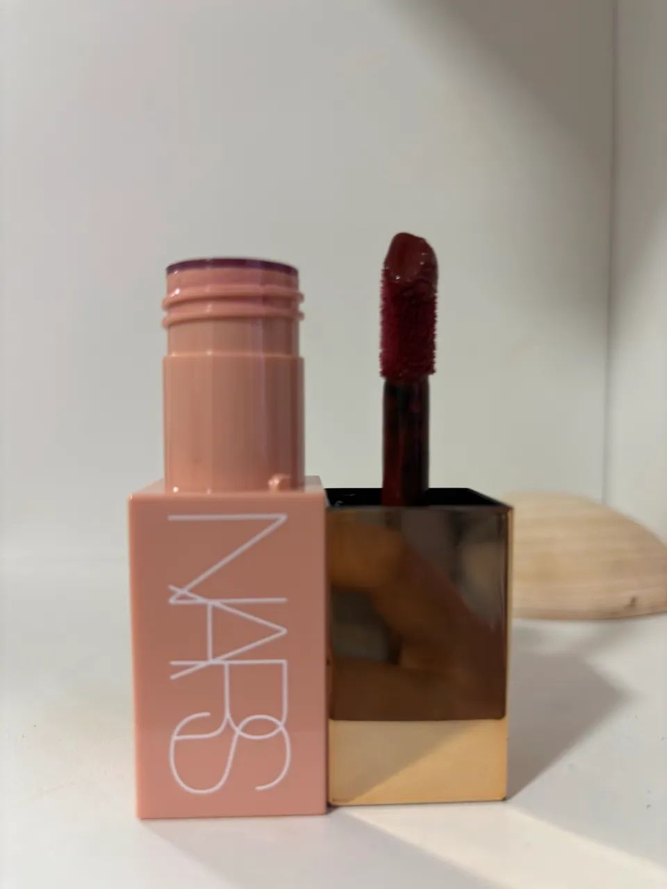 Blush líquido NARS afterglow - insatiable ( ameixa escuro) 