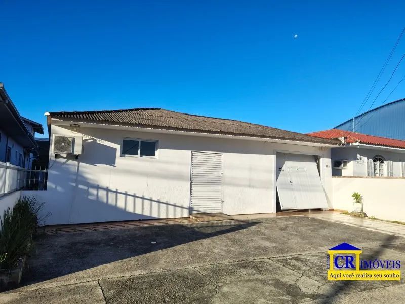 Casa com ponto comercial na Ponte do Imaruim/ Palhoça