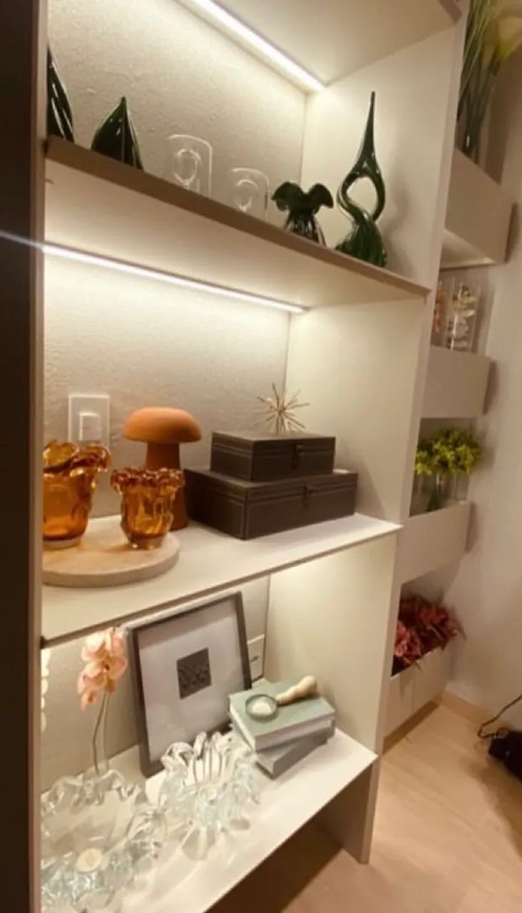 PRATELEIRAS EM MDF EROS ILUMINADAS + CACHEPOTS - Foto 2