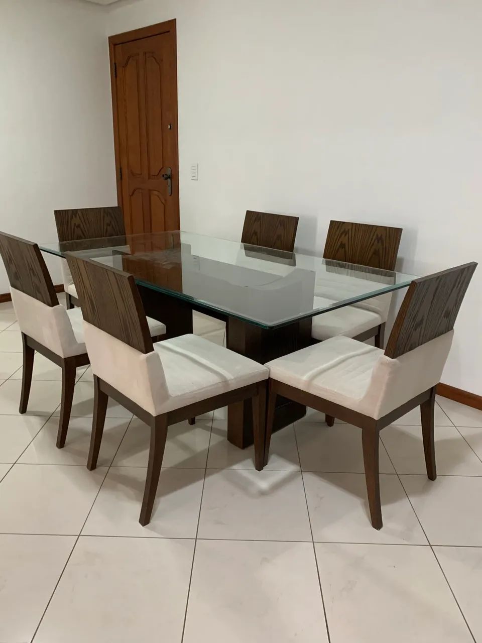 Conjunto Mesa de Jantar e Aparador. - Foto 3