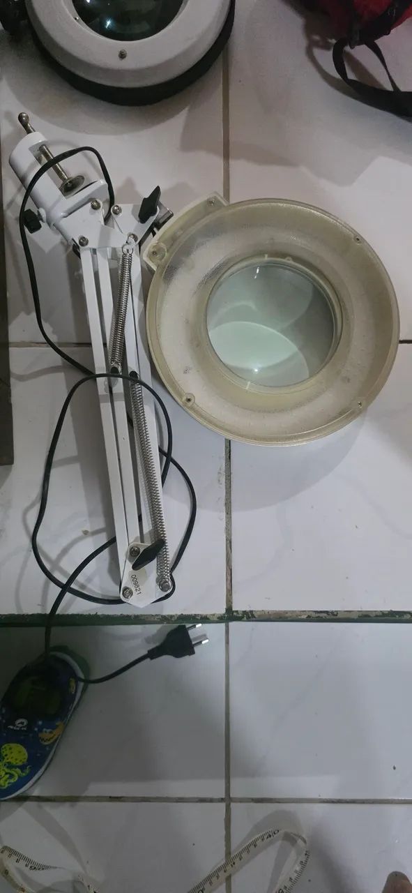 Lupa profissional de bancada com led. - Foto 2