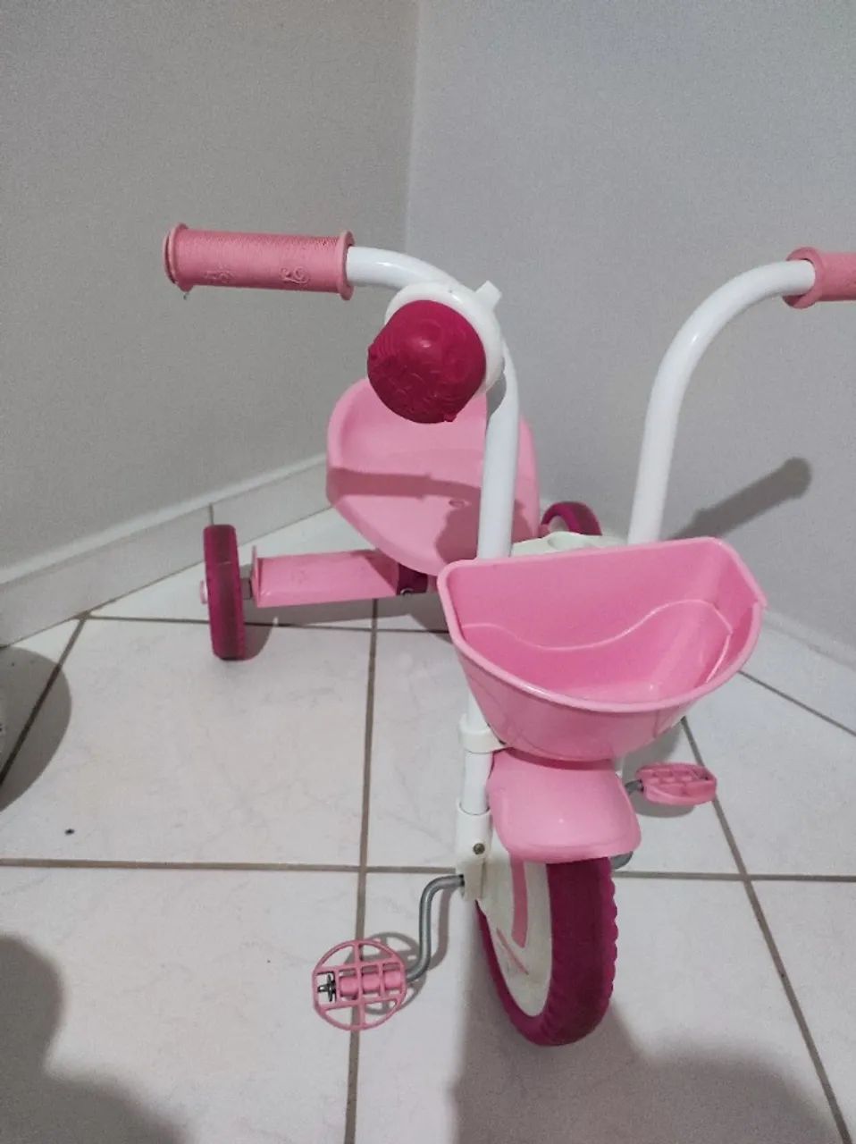 Triciclo infantil rosa - Foto 4
