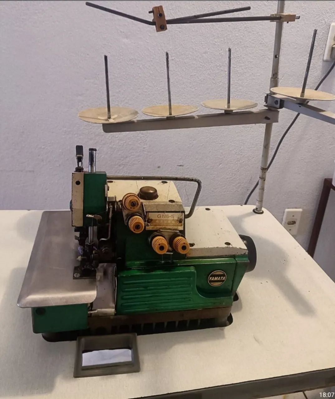 Máquina de costura overclock/ interlock.     - Foto 2