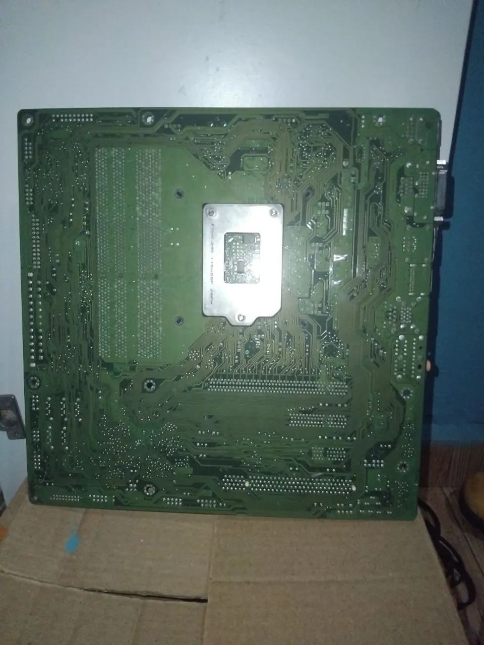 placa-mãe e placa de vídeo. A placa mãe tá com a bios corrompido e a de vídeo não funciona - Foto 4