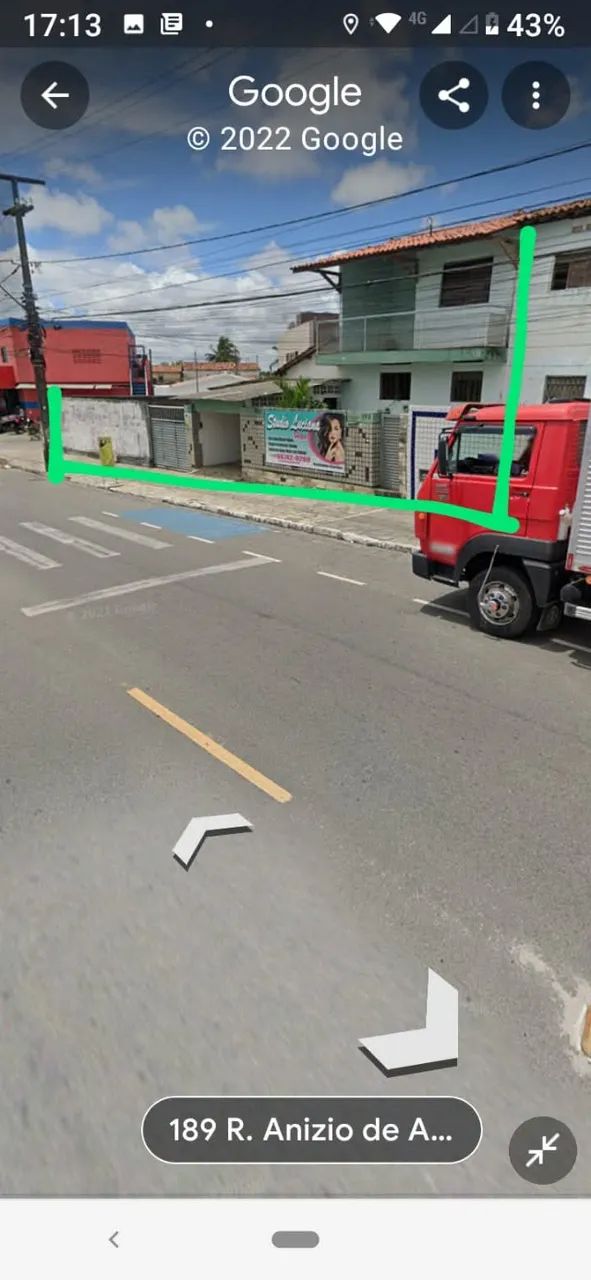 VENDE-SE UM TERRENO COM DUAS CASAS