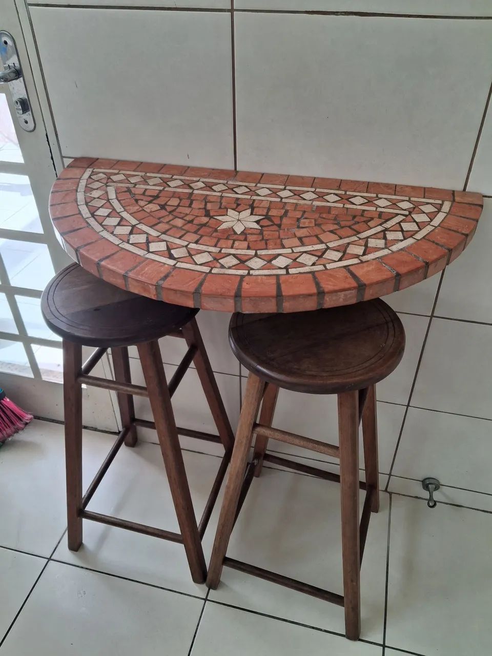 Mesa Mosaico meia Lua com Banquetas - Foto 4