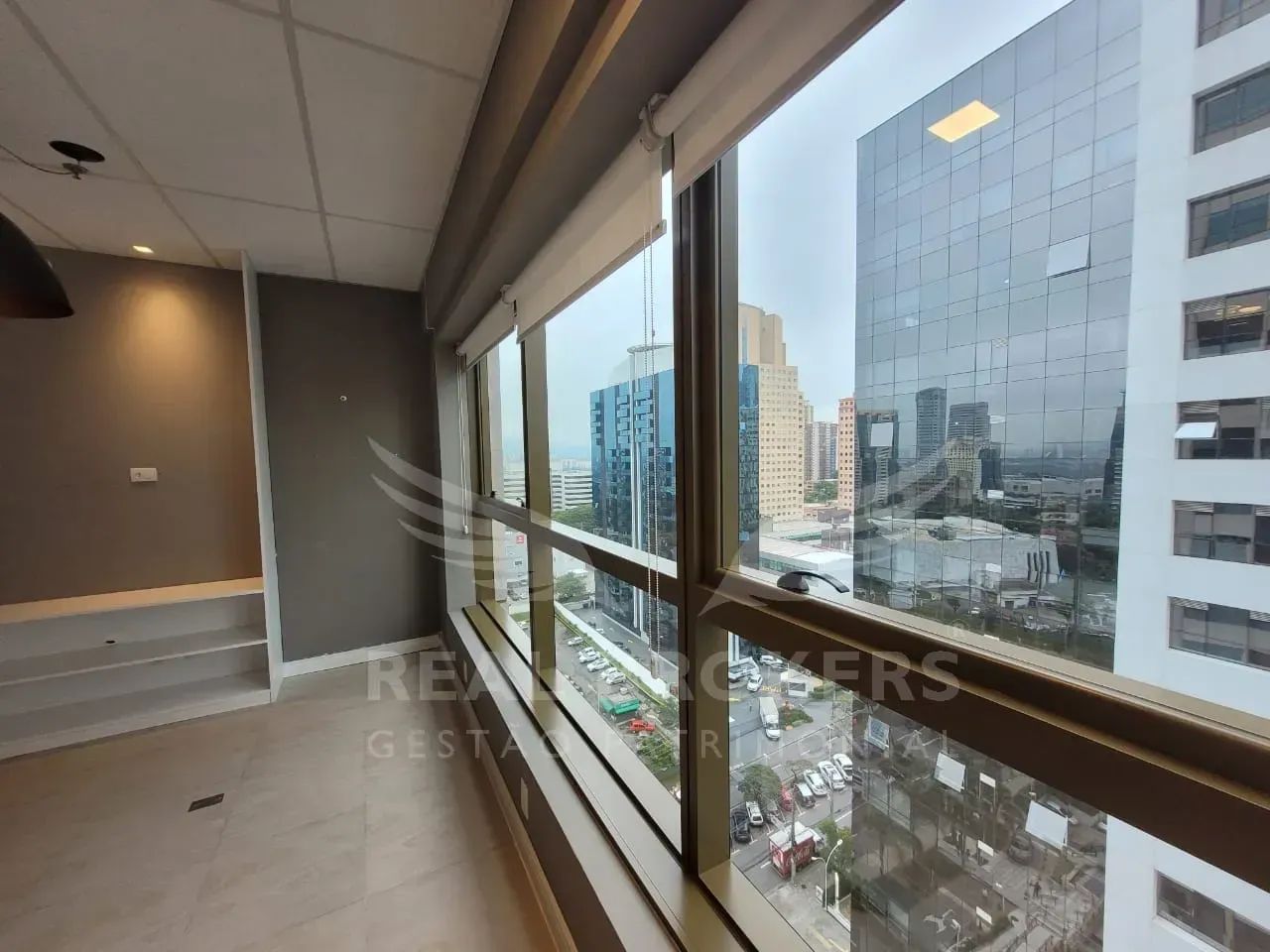 Sala comercial à venda com 32m² de área útil com 1 vaga de garagem em Alphaville - Foto 3
