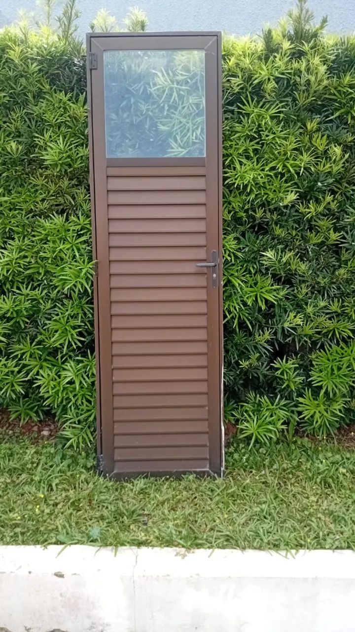 porta de alumínio com a forra 