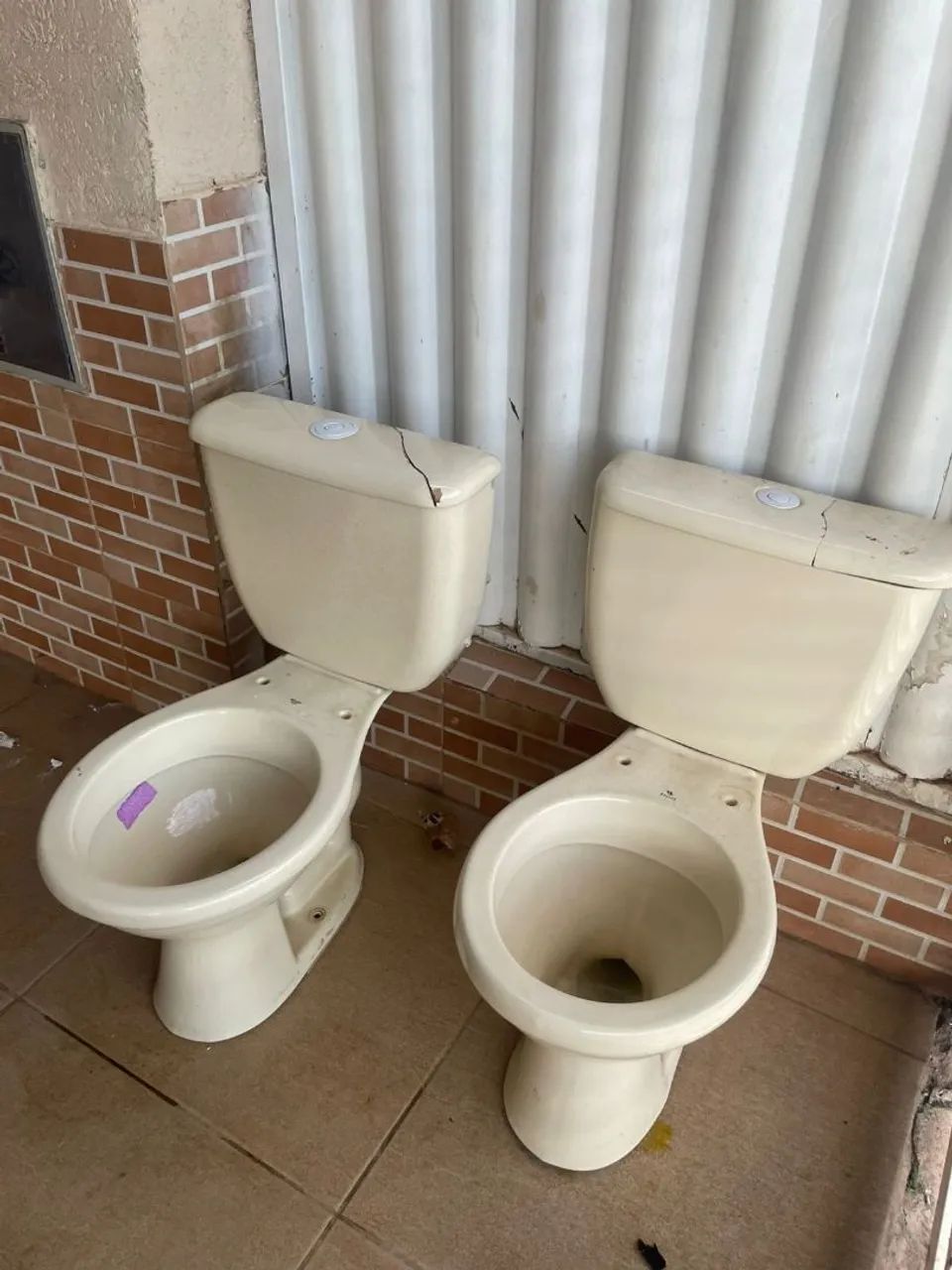 Toilets64985874325505120
