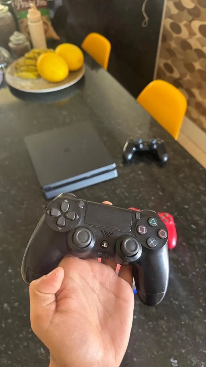 Ps4 Slim (com 4 manetes) - Foto 2