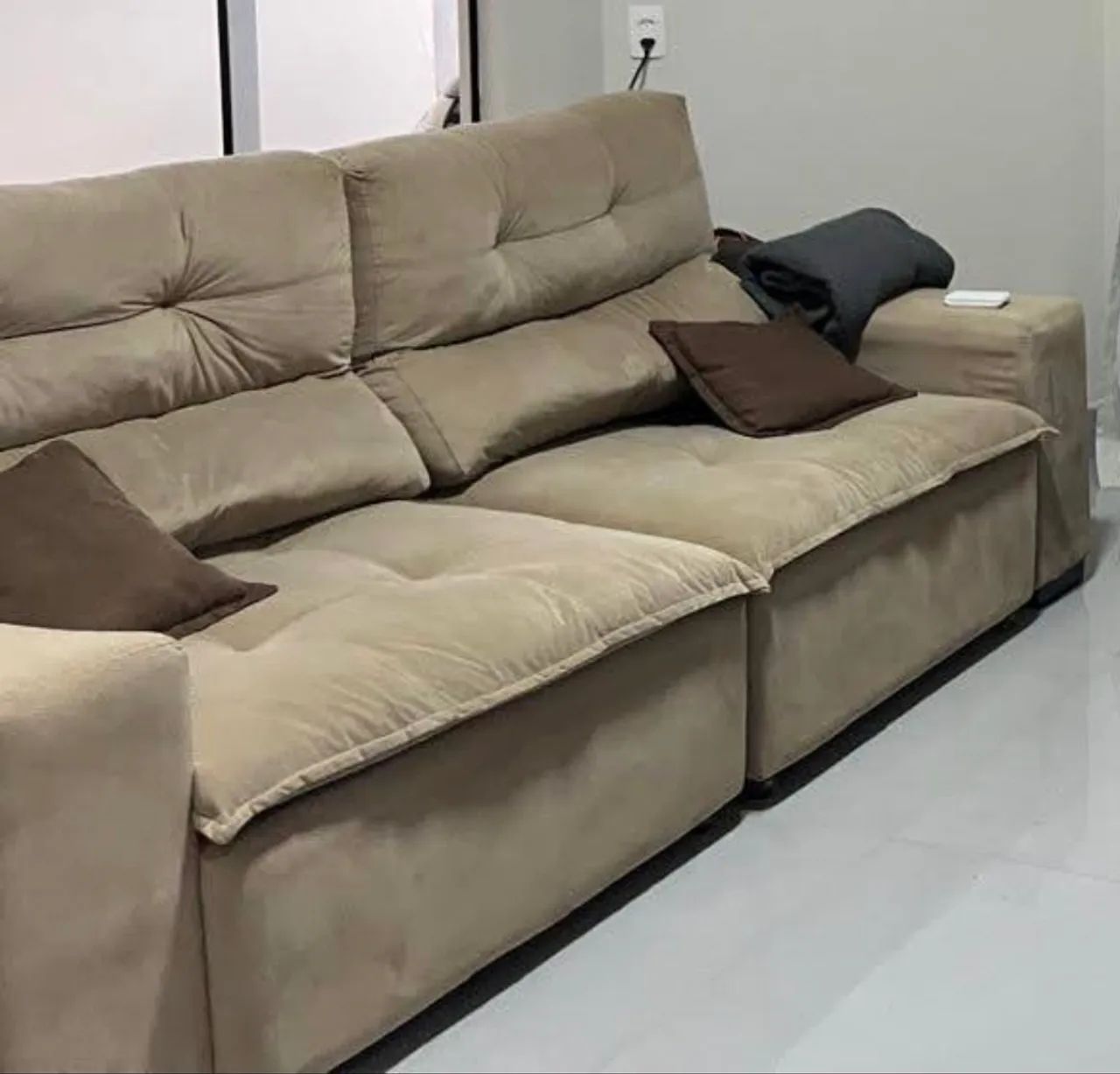 Sofá Retrátil e Reclinável Bege - R$ 900 - Foto 3