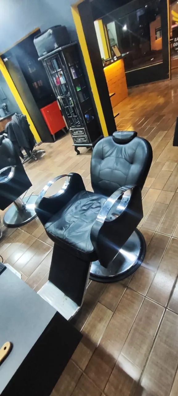 VENDO 3 POLTRONAS PARA BARBEARIA RECLINÁVEL  - Foto 2