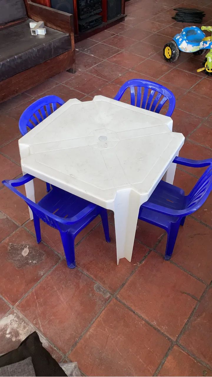 Mesinha com cadeiras infantil 