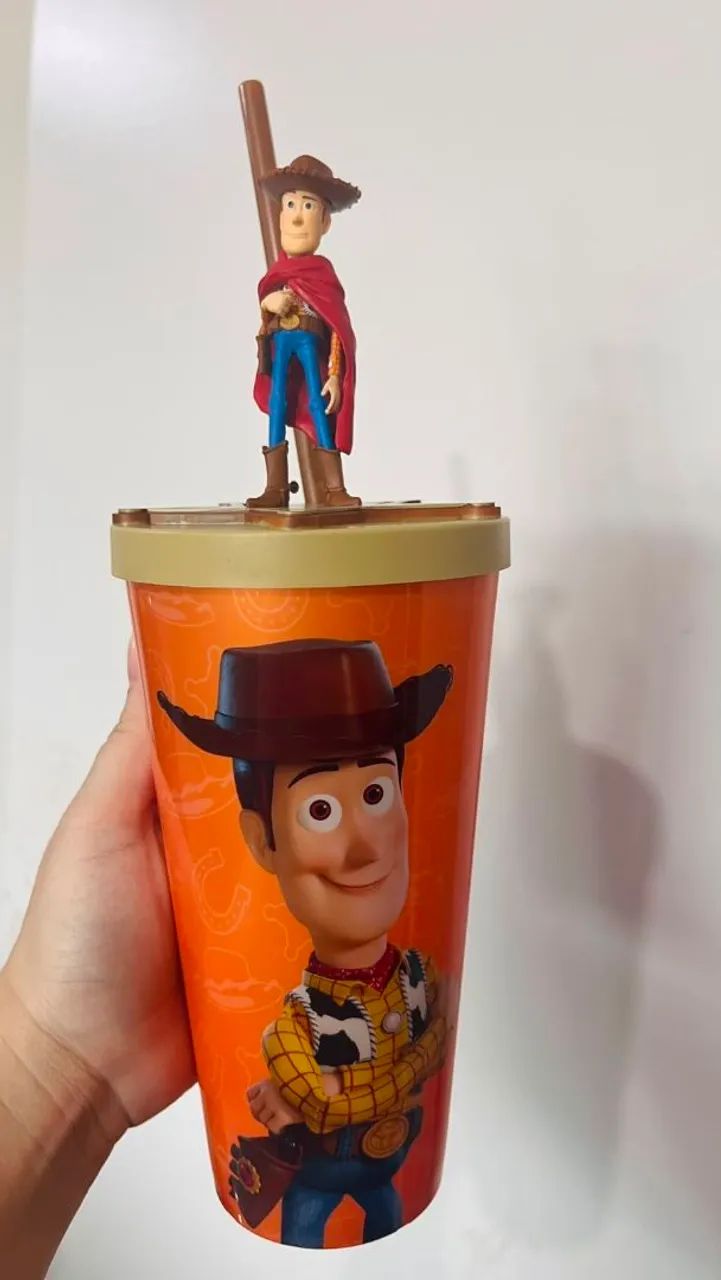 Copo toy store colecionável com tampa e topper. - Foto 5