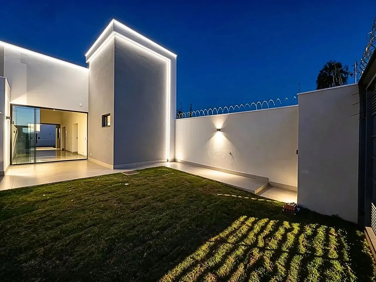 Lindo Imóvel Moderno com Piscina no Rita Vieira