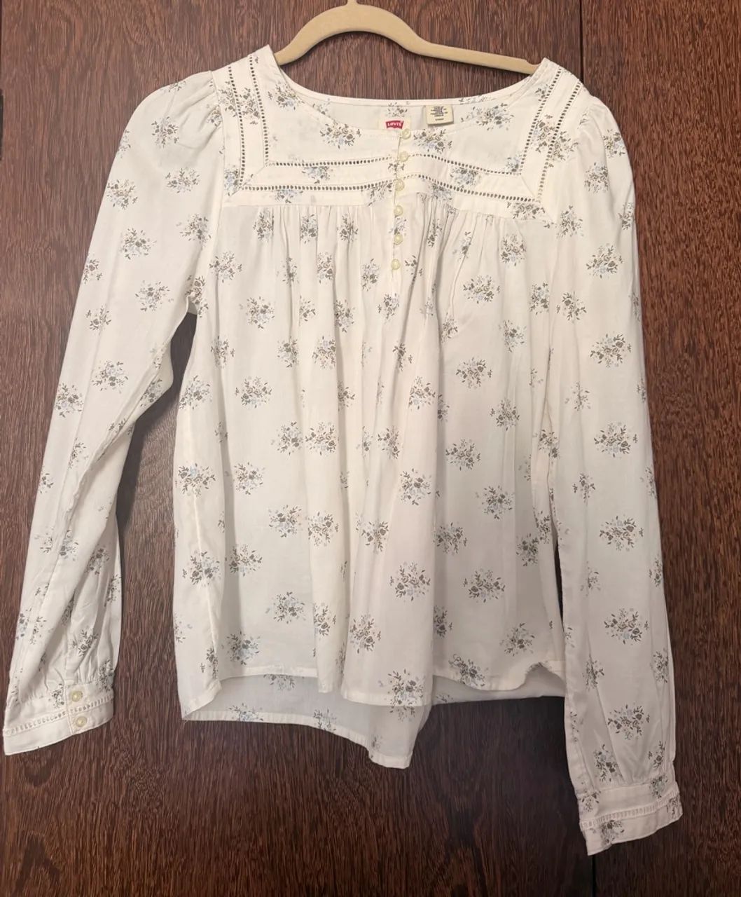 Bata Levis
