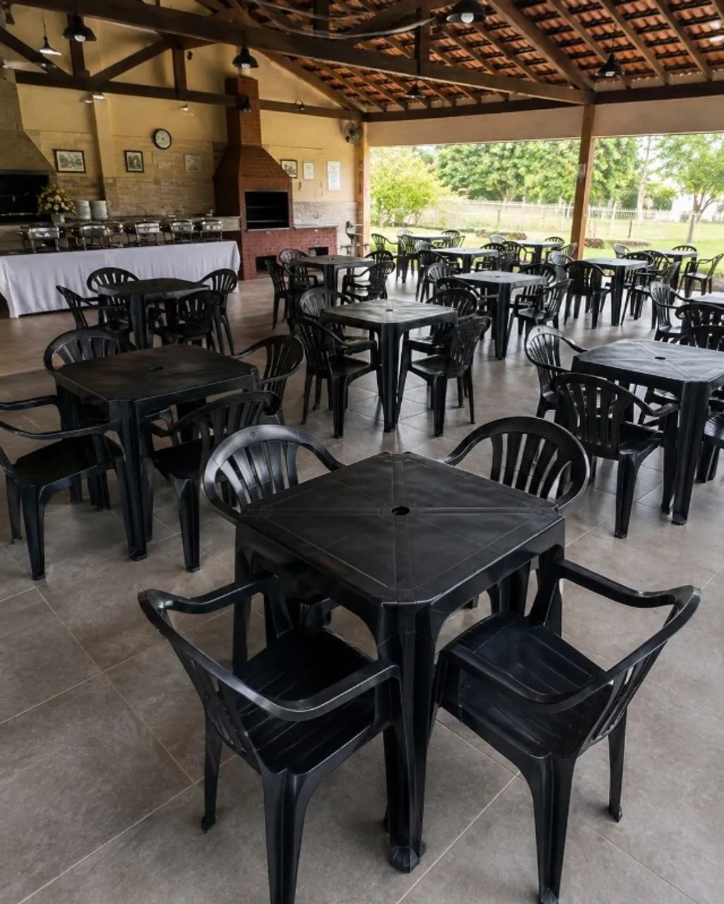 Locação Jogos de Mesa Plastico e Churrasqueira Costela