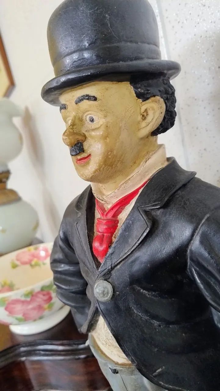 Estátua de chalin Chaplin  - Foto 3