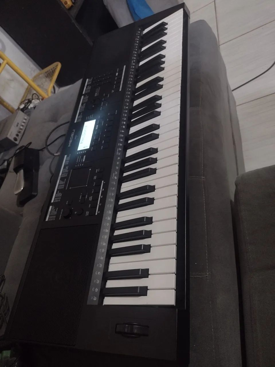TECLADO MUSICAL MEDELI-MK401