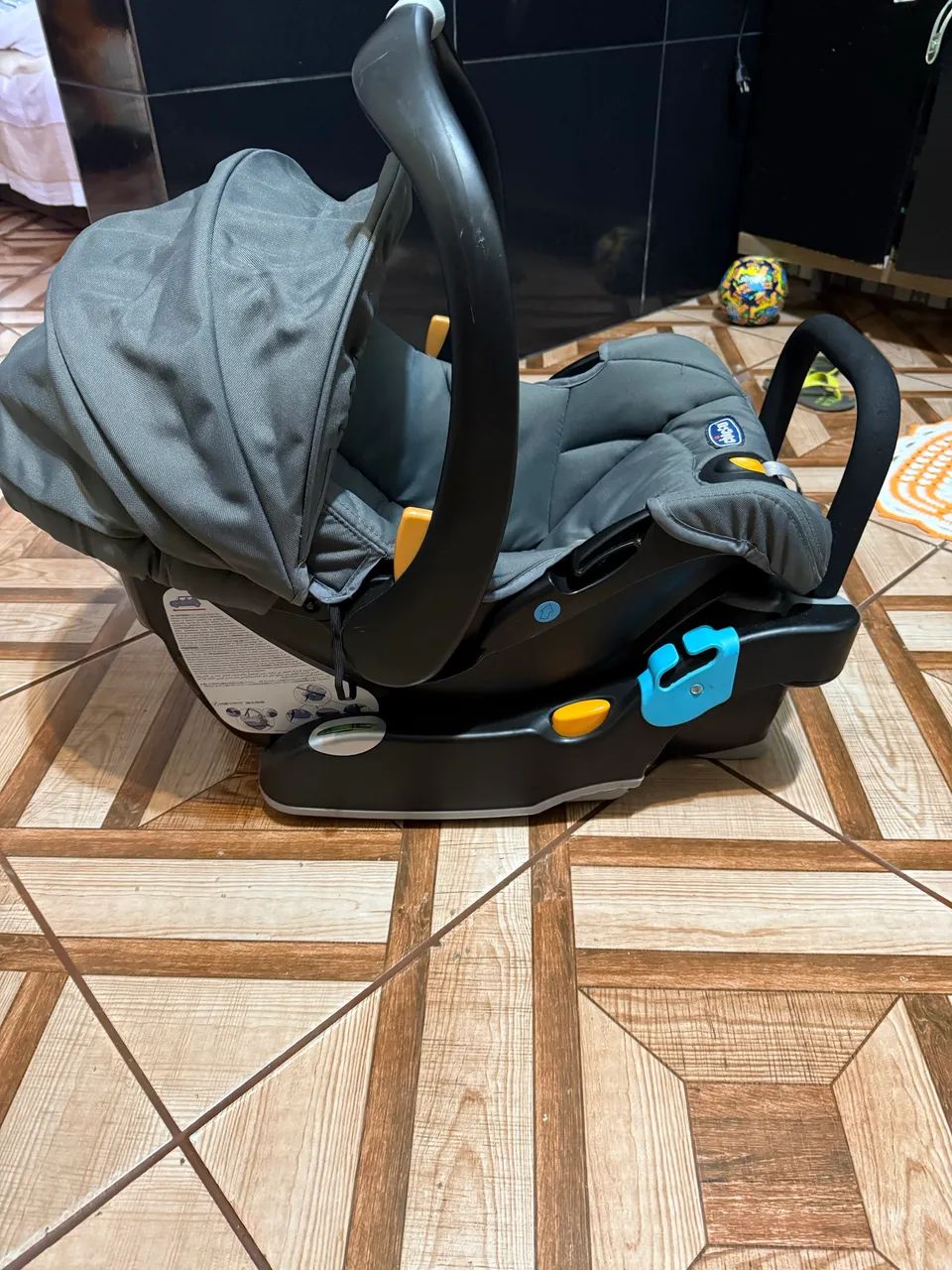 Cadeirinha Chicco semi-nova