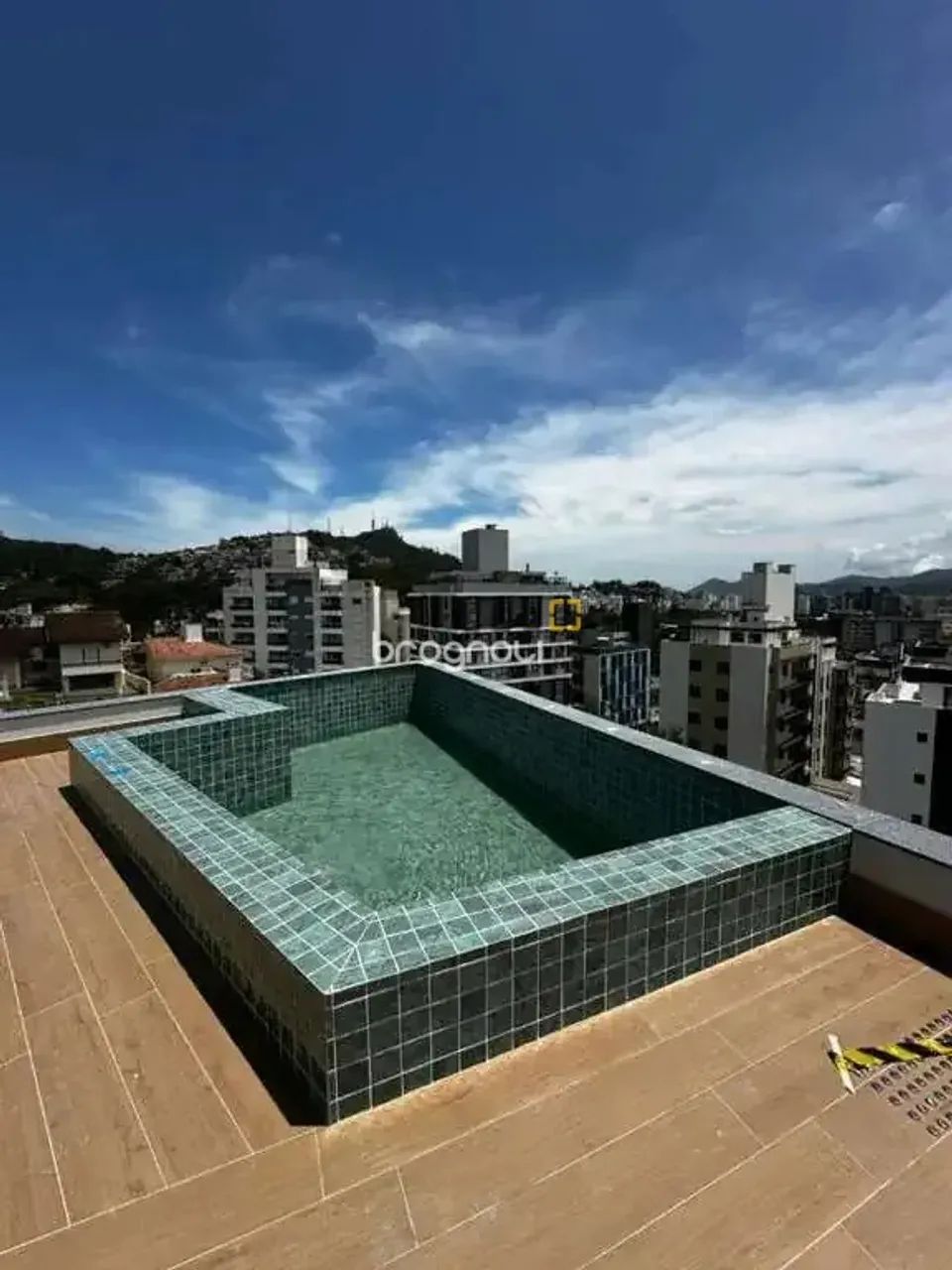 Studio mobiliado e equipado a venda na Carvoeira