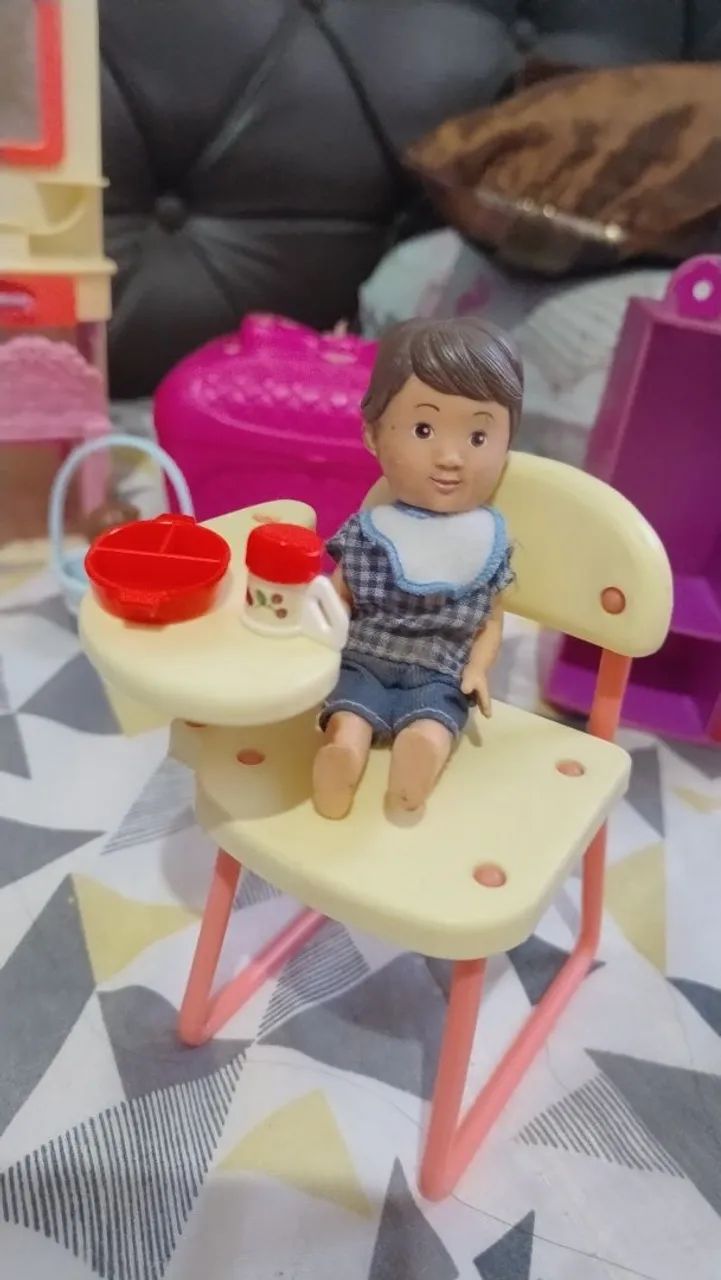 Mobília da Barbie com bonecas e boneco - Foto 4