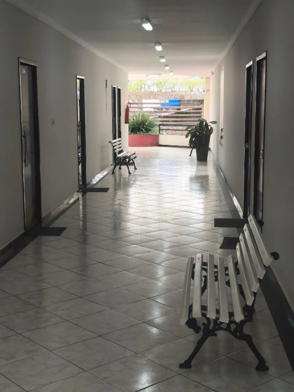 Alugo sala comercial na Av. Pedro Calazans - Foto 2