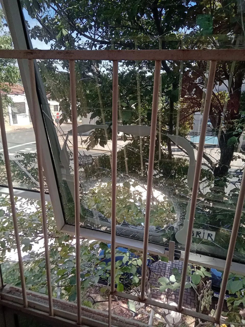Procuro um quarto p alugar