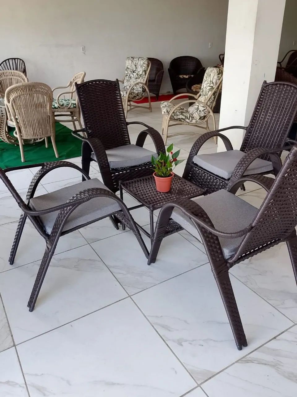 Conjunto de Cadeiras de área com Mesa de Centro - Área Externa