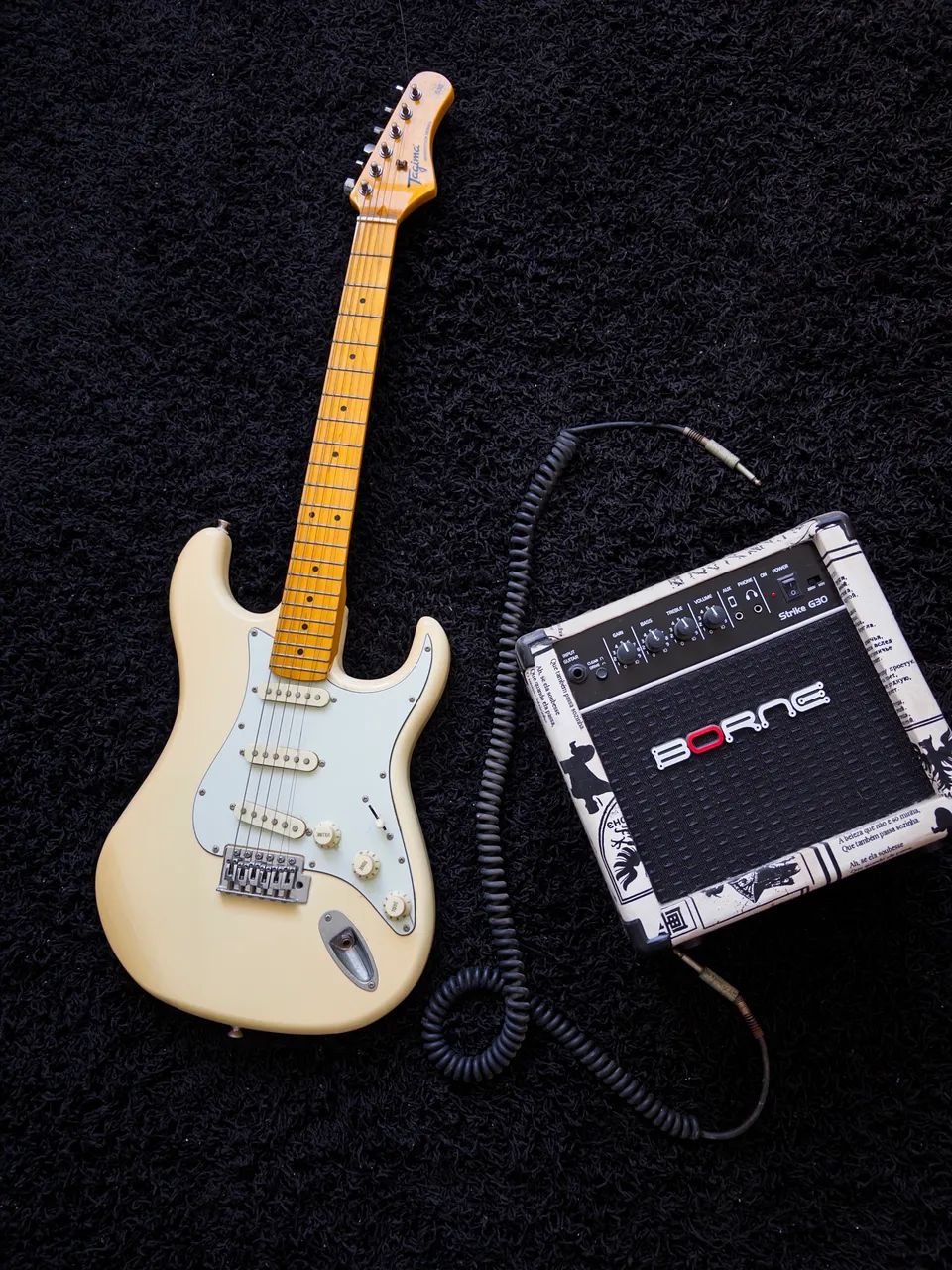 Guitarra e caixa 