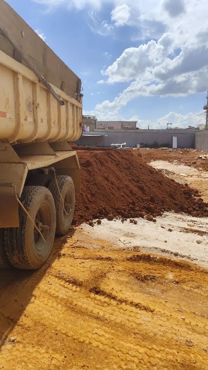 Aterro, areia, brita, cascalho, pó de brita, terraplanagem, demolição, limpeza de terreno  - Foto 3