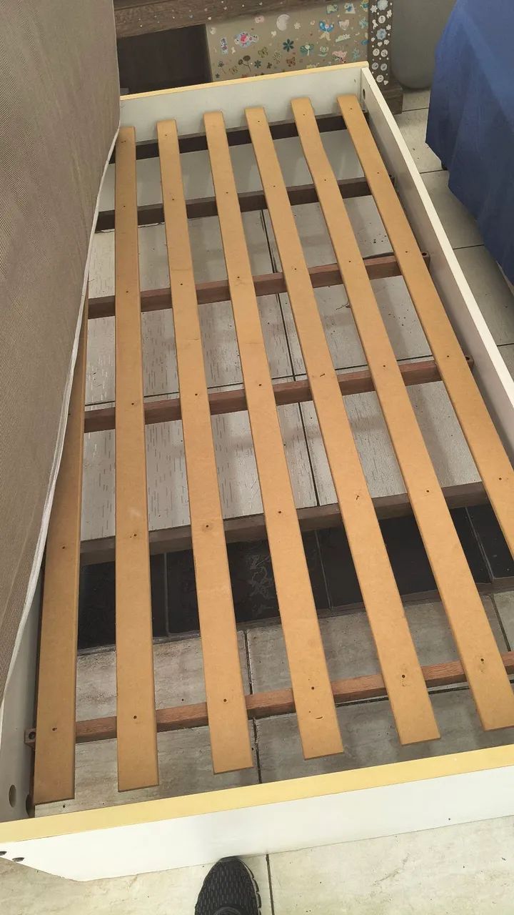 Cama de solteiro de madeira com colchão - Foto 3