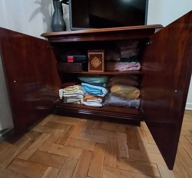 Cômoda de madeira maciça - estilo colonial - Foto 5