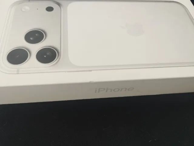 iPhone 17 pro Max prateado 