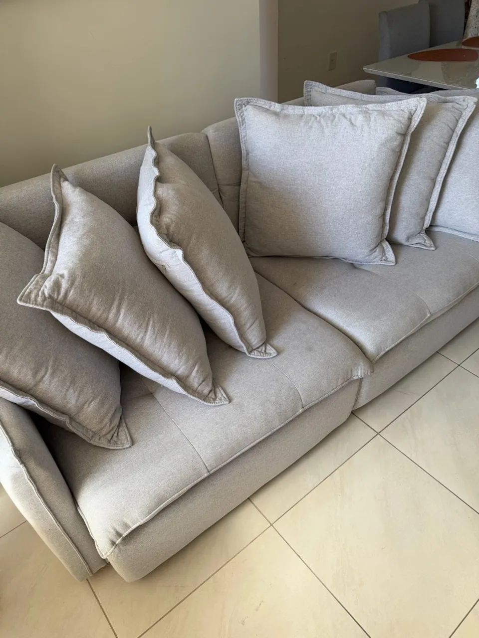 SOFÁ 3 LUGARES EM LINHO PREMIUM - CINZA CLARO - POUCO USADO - Foto 3