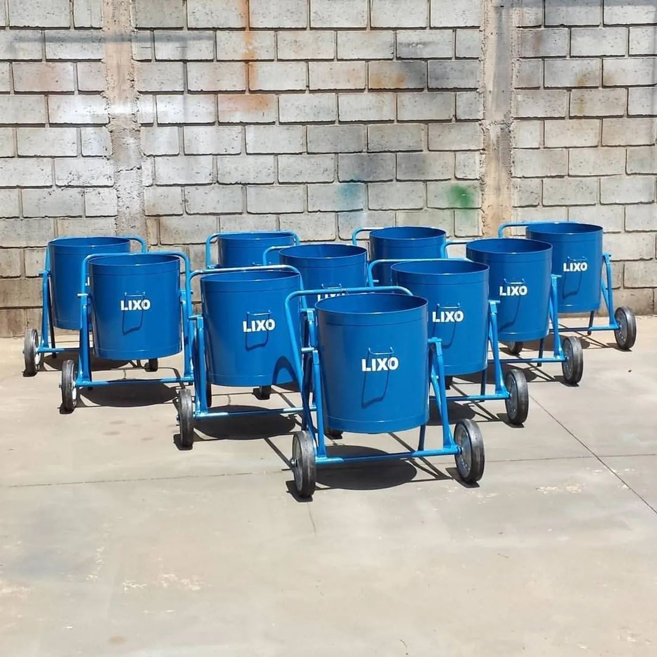 Carrinho de coleta de lixo