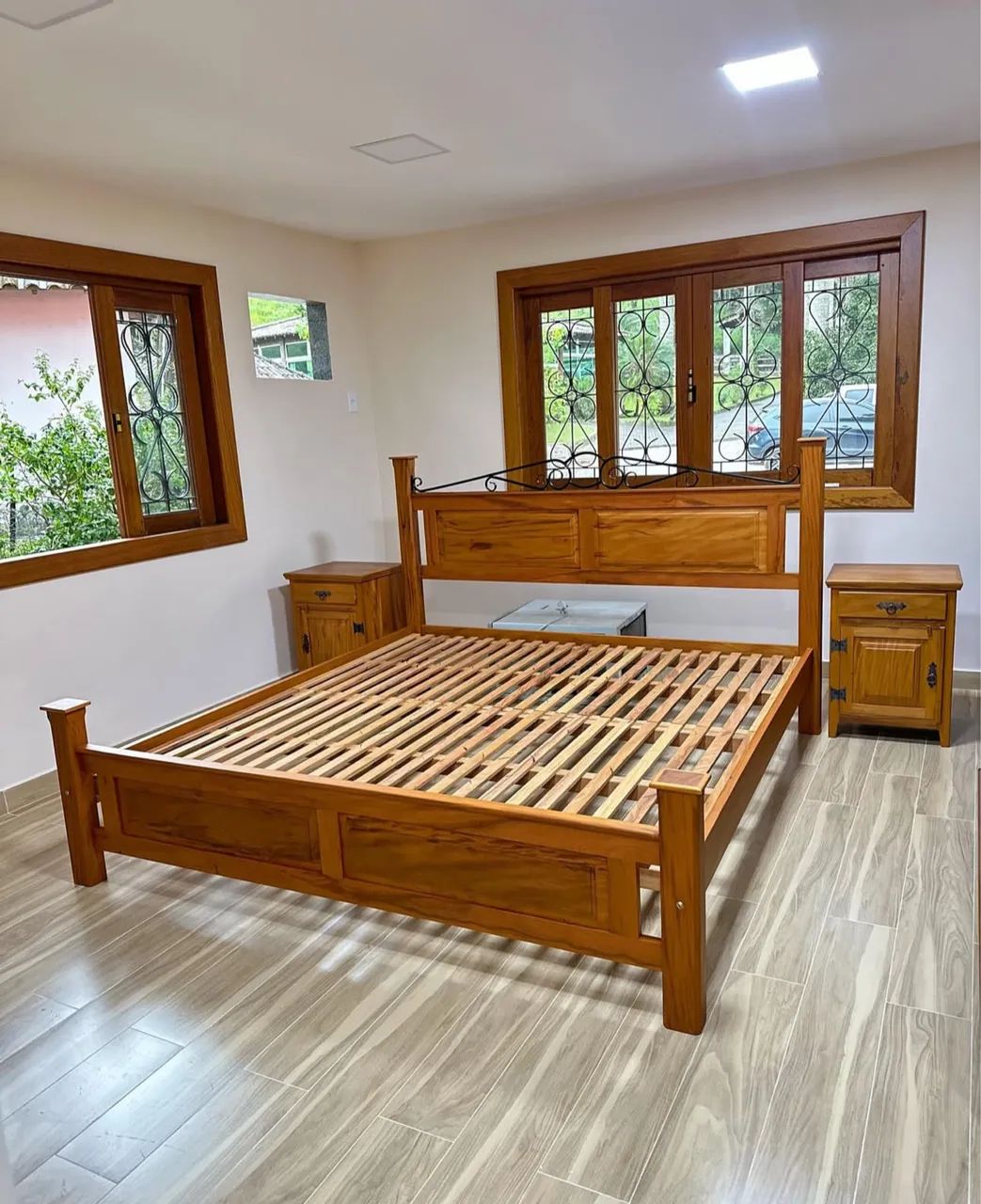 Cama madeira de demolição 