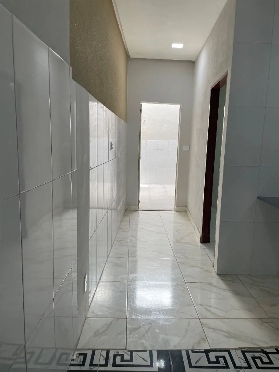VENDO IMÓVEL AMPLO COM 2 PAVIMENTOS - Foto 2