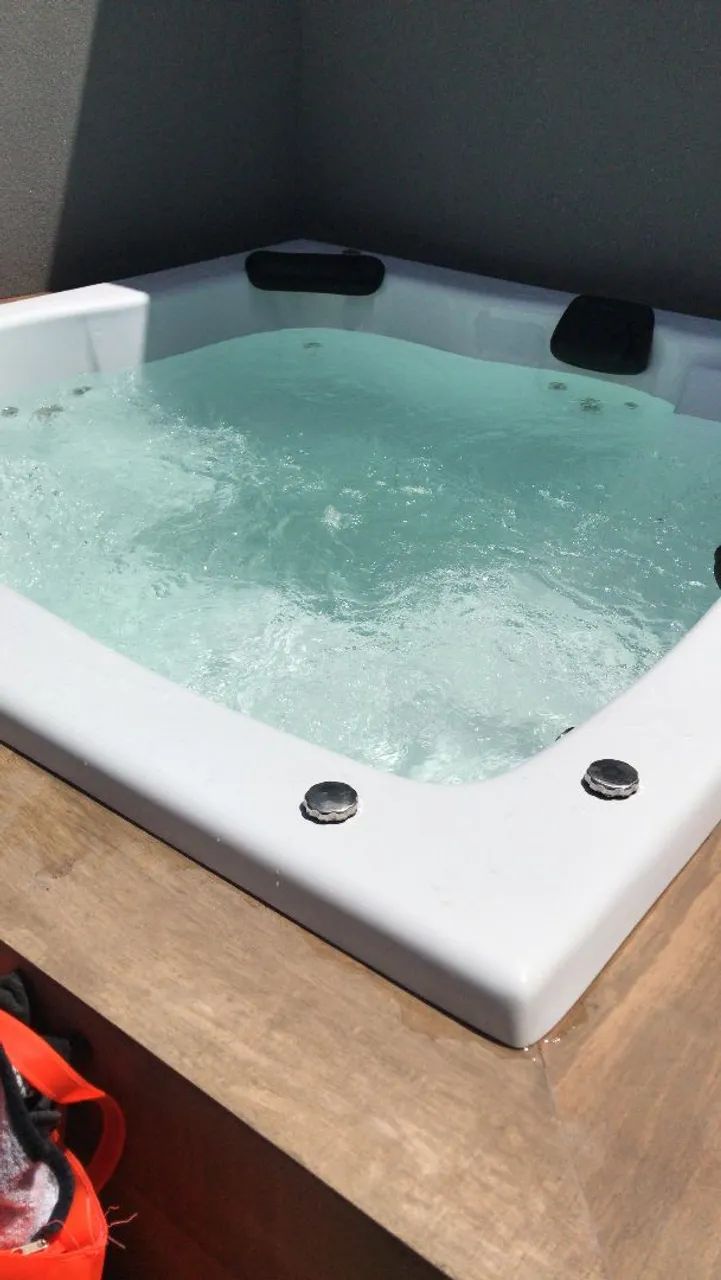 Square Spa with Acrylic Hydrotherapy, 2.0 x 2.0 m