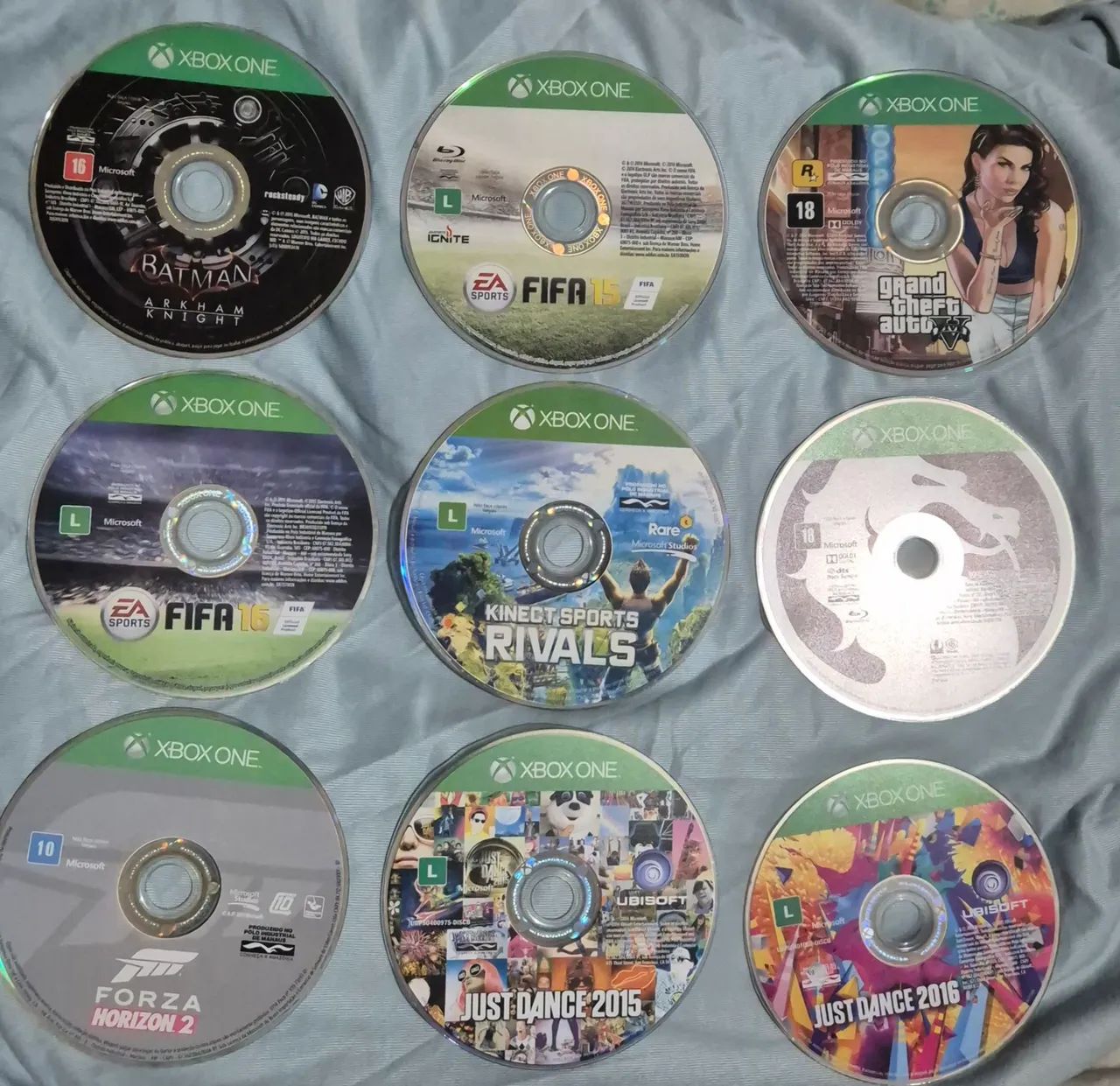 X BOX ONE 500GB, 2 controles, Fonte, cabos  KINECT e 9 CD de jogos - Foto 3