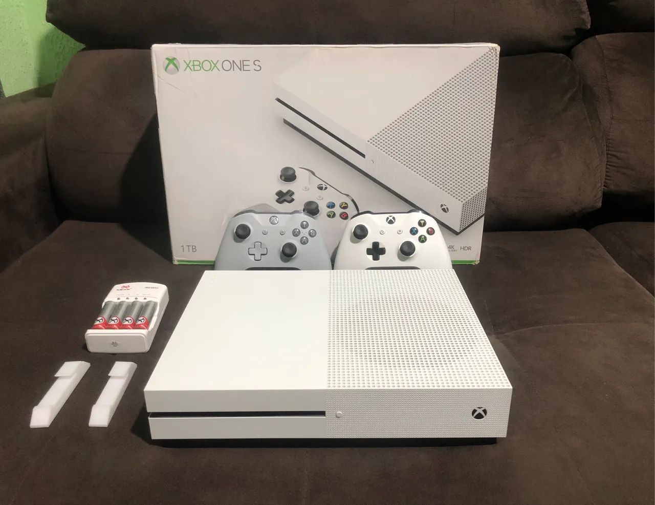 Xbox One S 1TB Branco + 2 Controles + 5 Jogos e Acessórios - Completo - Foto 4