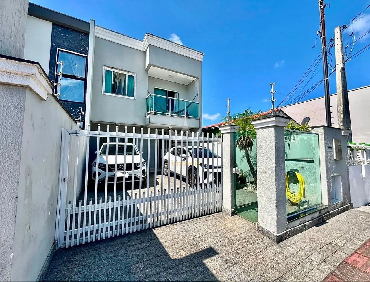 Casa tipo sobrado Moderno com 3 Dormitórios, Suíte Master com Closet e Churrasqueira
