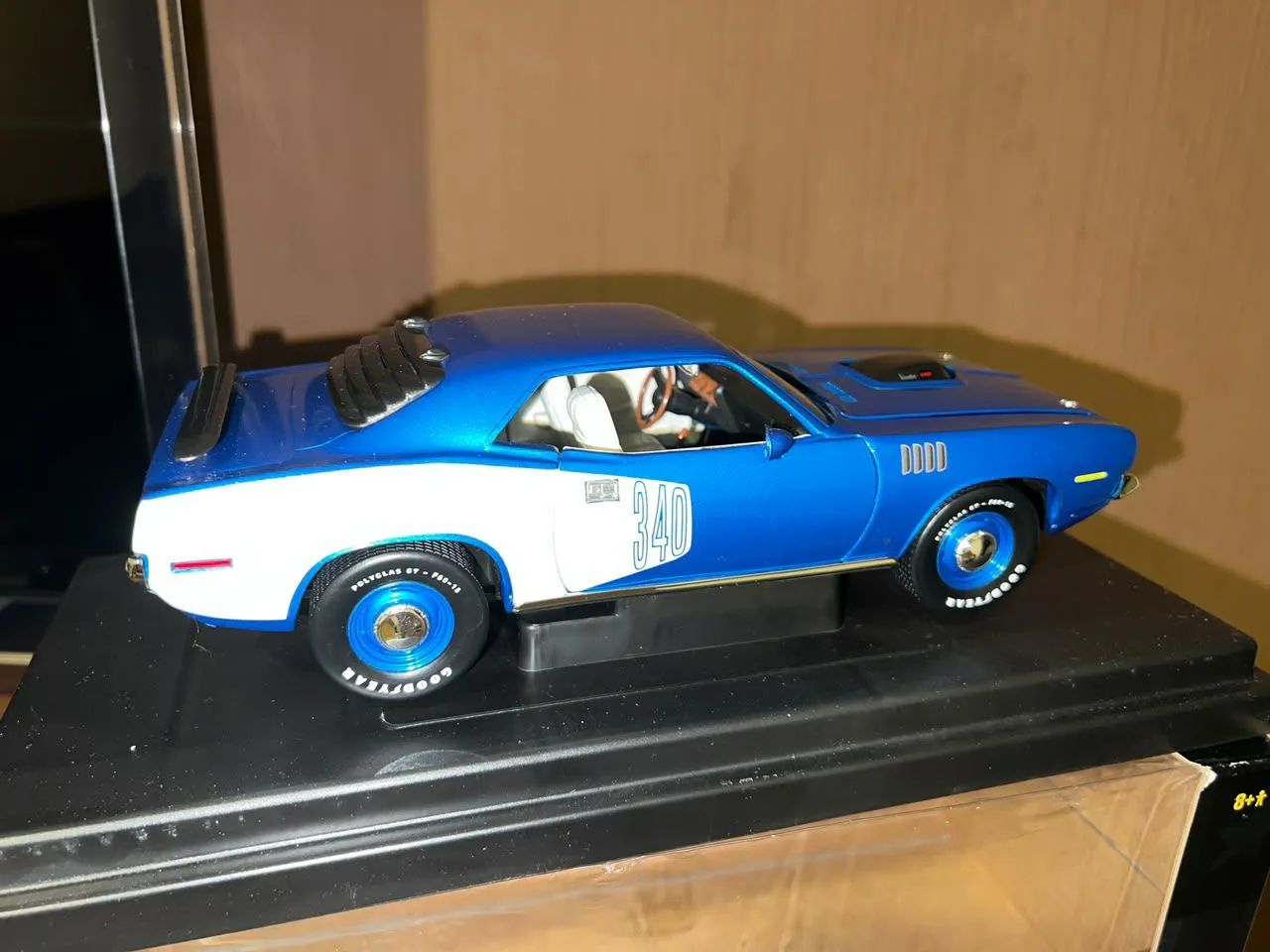 Miniatura 1:18 Cuda ERTL na Caixa. - Foto 4