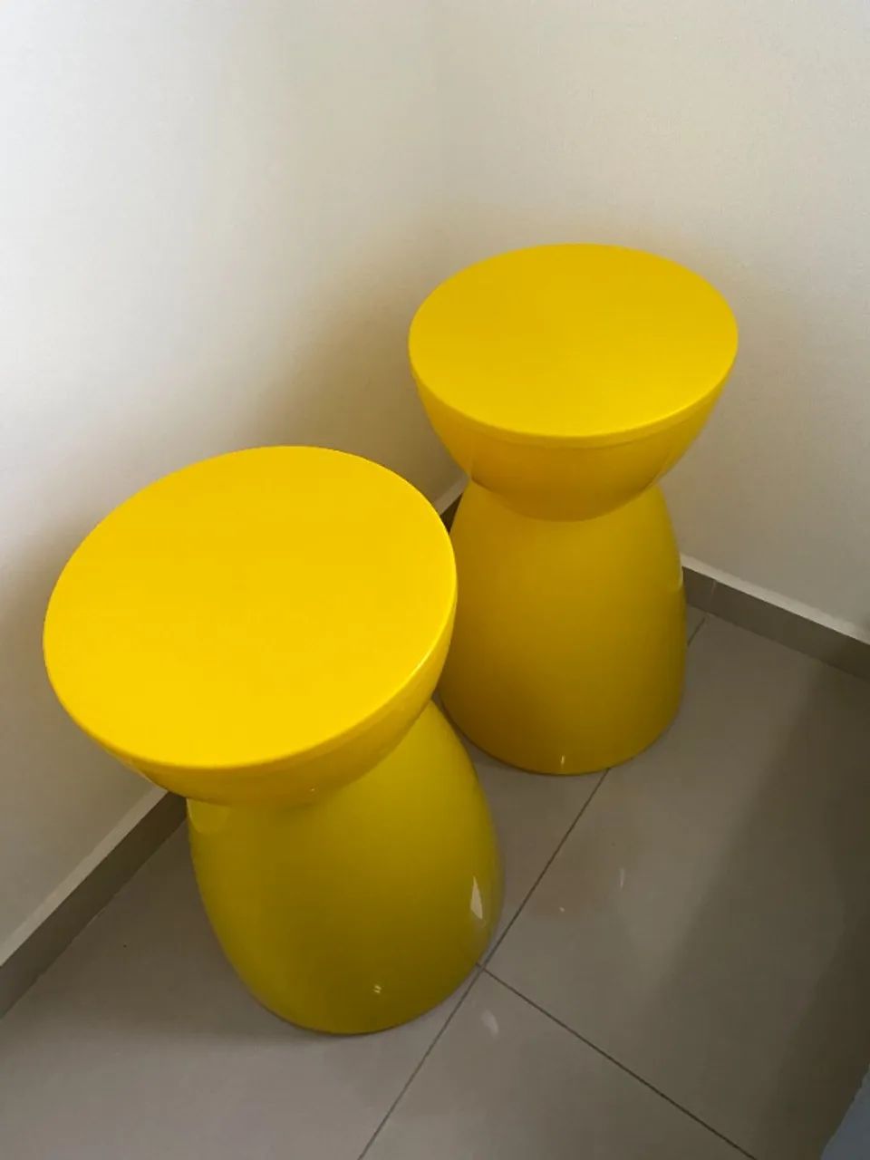 Conjunto 2 bancos banquetas amarelas polipropileno 