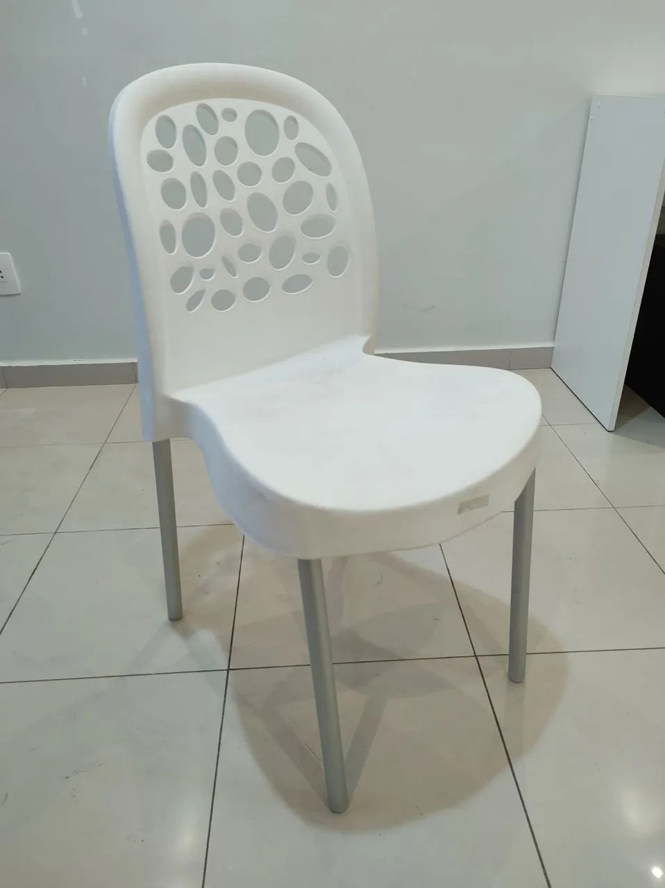 Conjunto Mesa de Escritório MDF + Cadeira Deluxe Polipropileno cor Branca - Foto 2