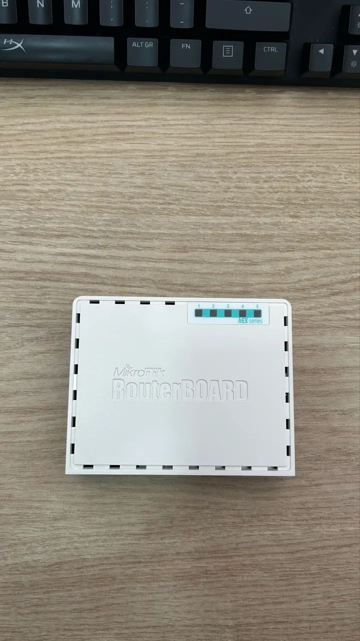 Roteador MikroTik RouterBOARD RB750Gr3 hEX - Foto 4