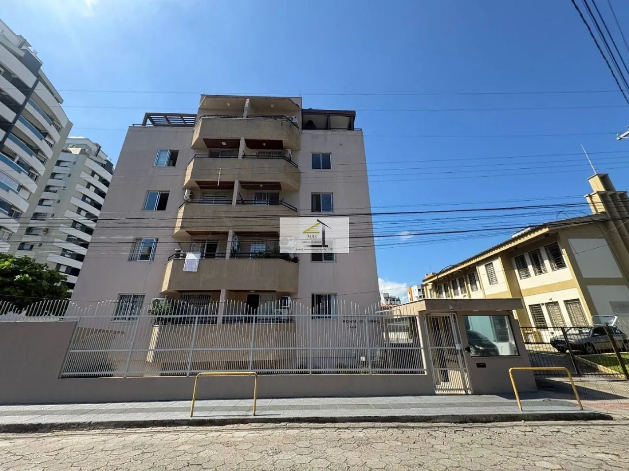 Invista ou more na Trindade: apartamento de 2 dormitórios com garagem